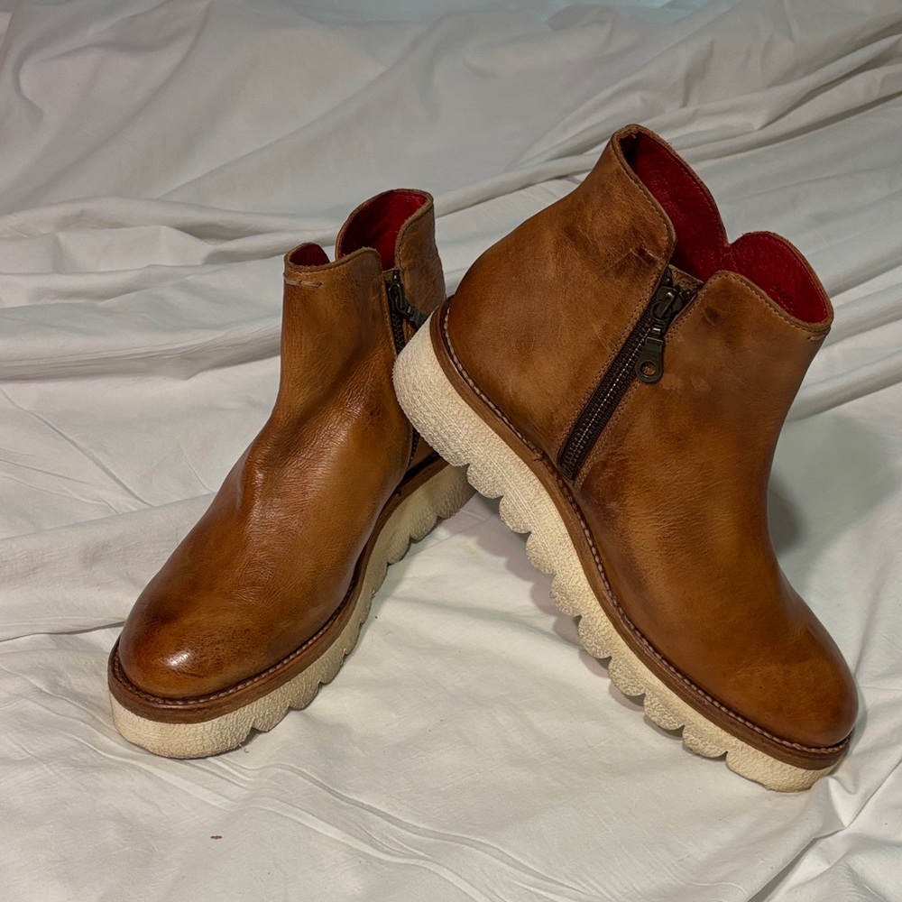 Bed Stu LYDYI BOOTS Tan Leather Ankle Boots with Red Lining - Picture 2 of 15